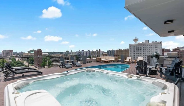 Stylish Downtown Penthouse Views ABODEbucks in St. Louis