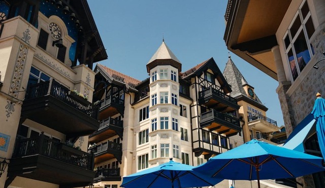 King Room w/Balcony | Pool, Spa & Ski Access in Keystone
