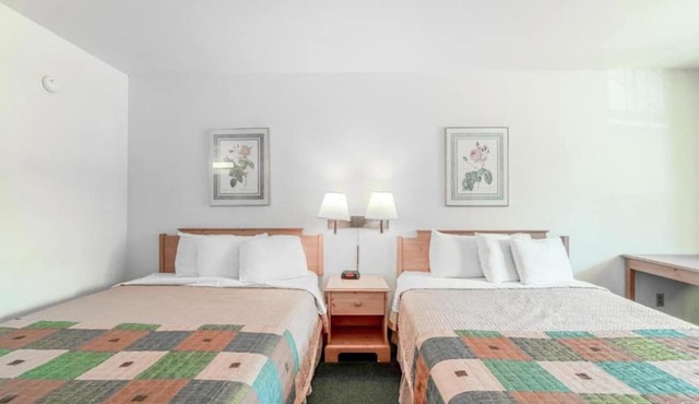 Premium 2 Queen Beds with Balcony in Eureka Springs