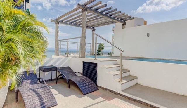 Beautiful condo with pool! in Cruz de Huanacaxtle