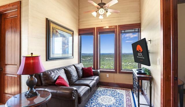 Arc de Texas- Lafayatte Suite I ATV's, Pool, Stargazing, on 2001 acres! in Johnson City