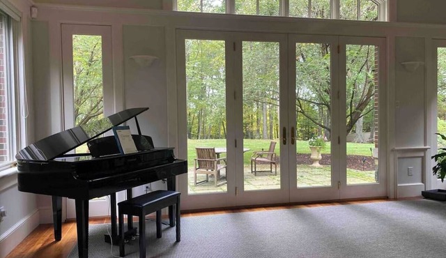 Families for seeking home away from home near the ocean in Stratham
