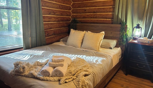 Charming 3-bedroom cabin in Eucha with WiFi and FirePit in Eucha