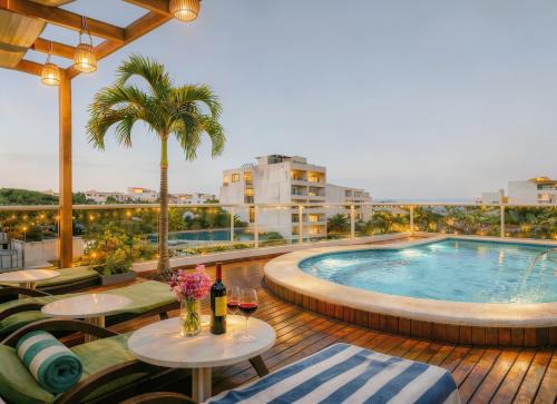 Quiet Evenings, 1BR 2BR Suites, Pool, Kitchen WiFi AC, Beach & 5th Ave 10 Min, Supermarket 15 Min