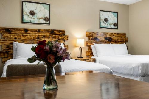 The Claire Hotel in Canyon Lake