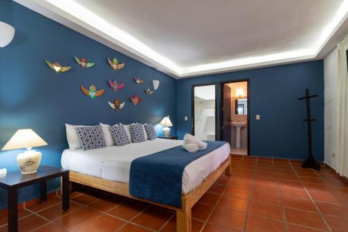 La Iguana Vallarta LGBT ADULTS ONLY - Romantic Zone - Party Clubbing Street in Puerto Vallarta