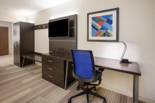 Holiday Inn Express & Suites Kansas City - Oak Grove I-70 by IHG in Oak Grove
