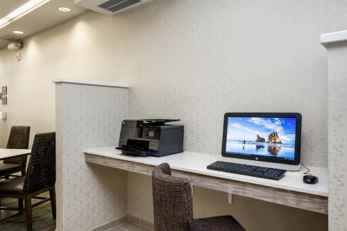 Hampton Inn Suites Lathrop 