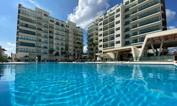 Ejidal Apartment | Dog friendly 2BR w/backyard, pool, gym, bbq, pking